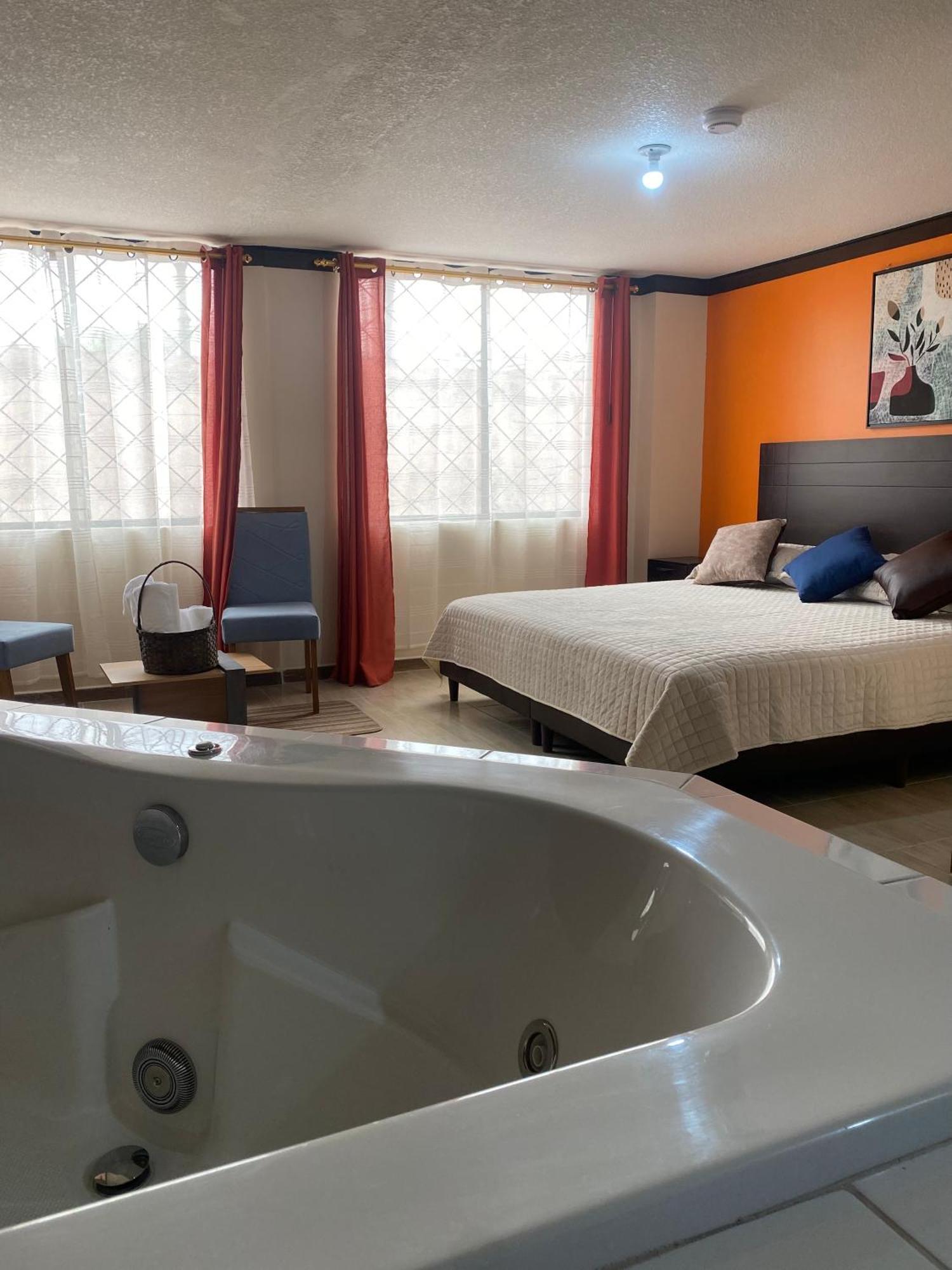 Hostal Guayllabamba Кито Экстерьер фото